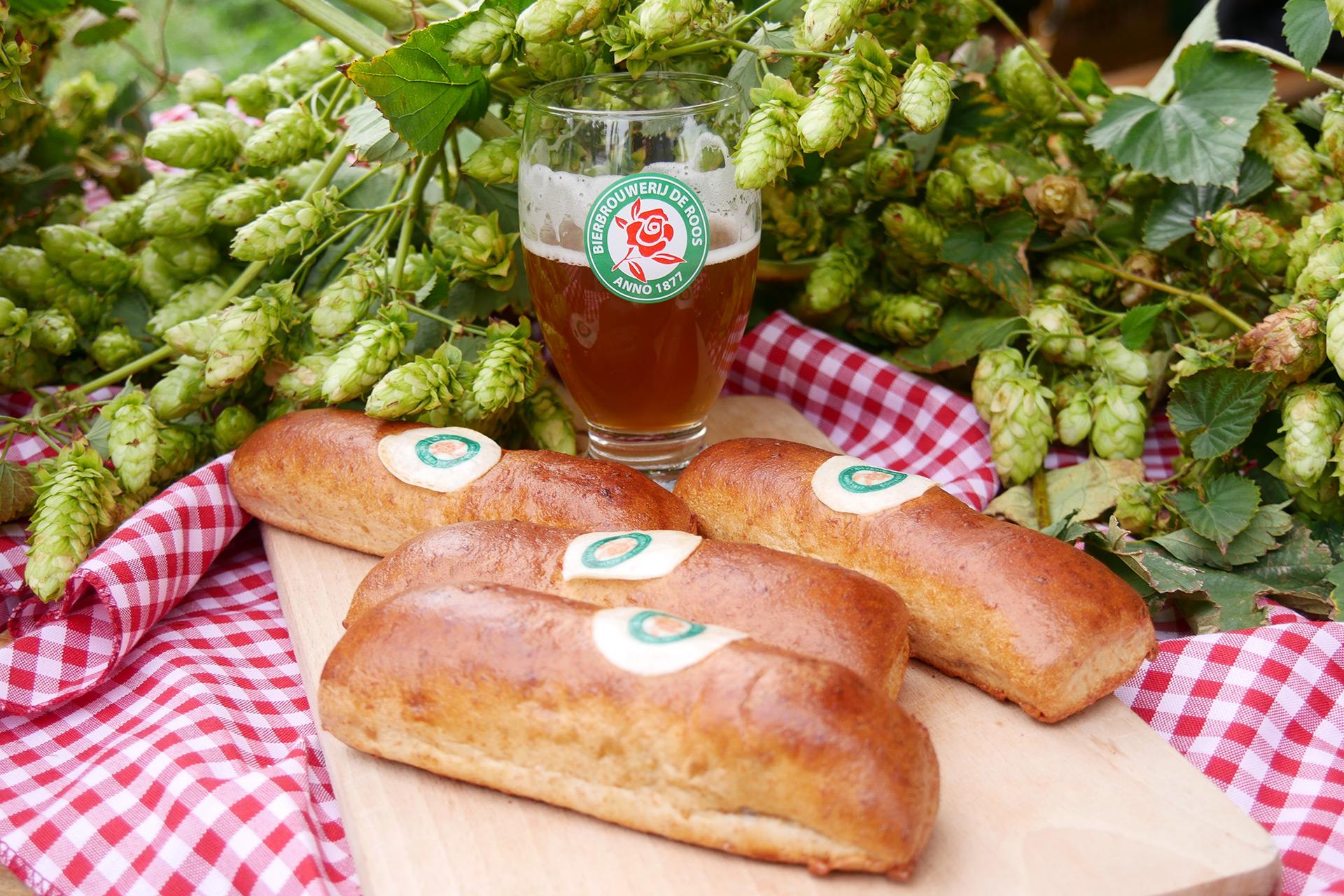 bierworstenbroodjes-met-plank-bier-en-hop